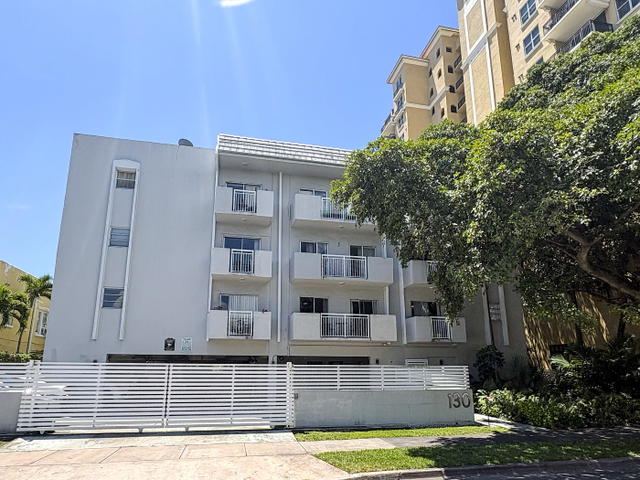 130 Mendoza Ave Condo photo 2
