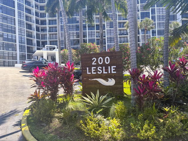 200 Leslie Condo photo 2