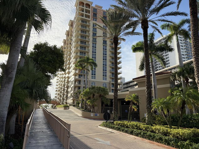 2080 Ocean Drive  photo 2
