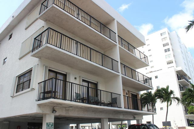 6424 Collins Ave  photo 2