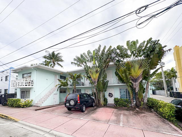 711 Condo photo 2