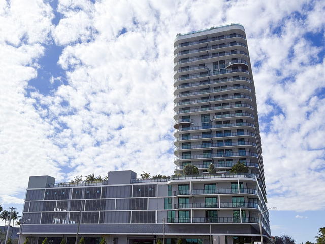 72 Park  photo 3