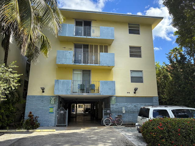 915 Jefferson Condo photo 2