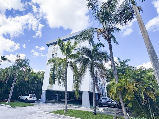 Alcazar Condo photo 2