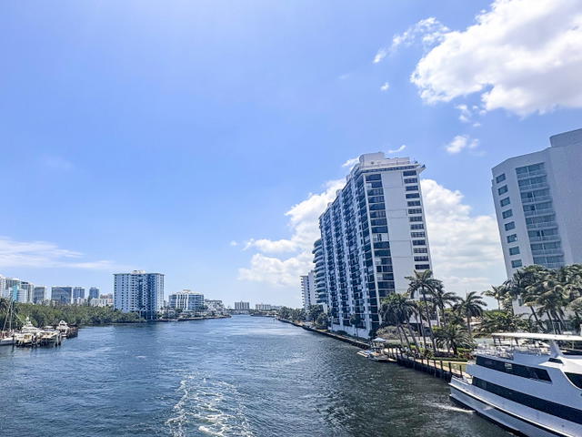 AquaBlu Condo photo 3