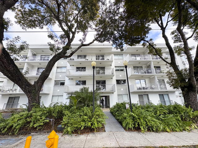 BRICKELL WEST CONDO photo 2