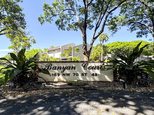 Banyan Courts Condominium photo 2