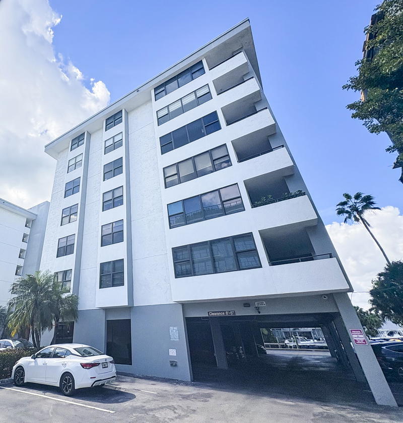 Bay Harbor Island Manor Condo main photo