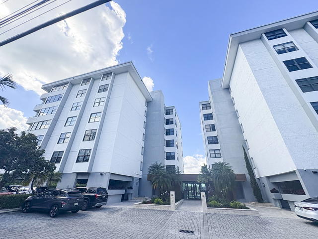 Bay Harbor Island Manor Condo photo 3
