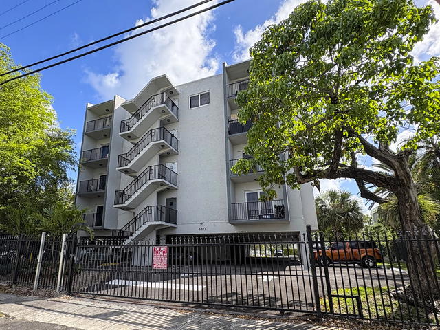 Bay Vista Condo photo 2