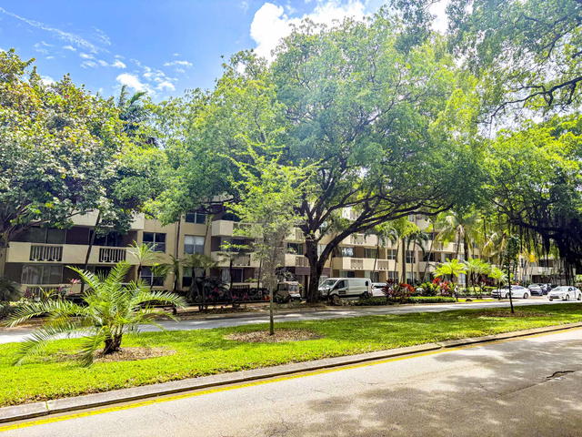 Bayview Palms Condo photo 2
