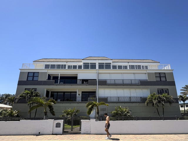 Beachfront South Condo photo 2