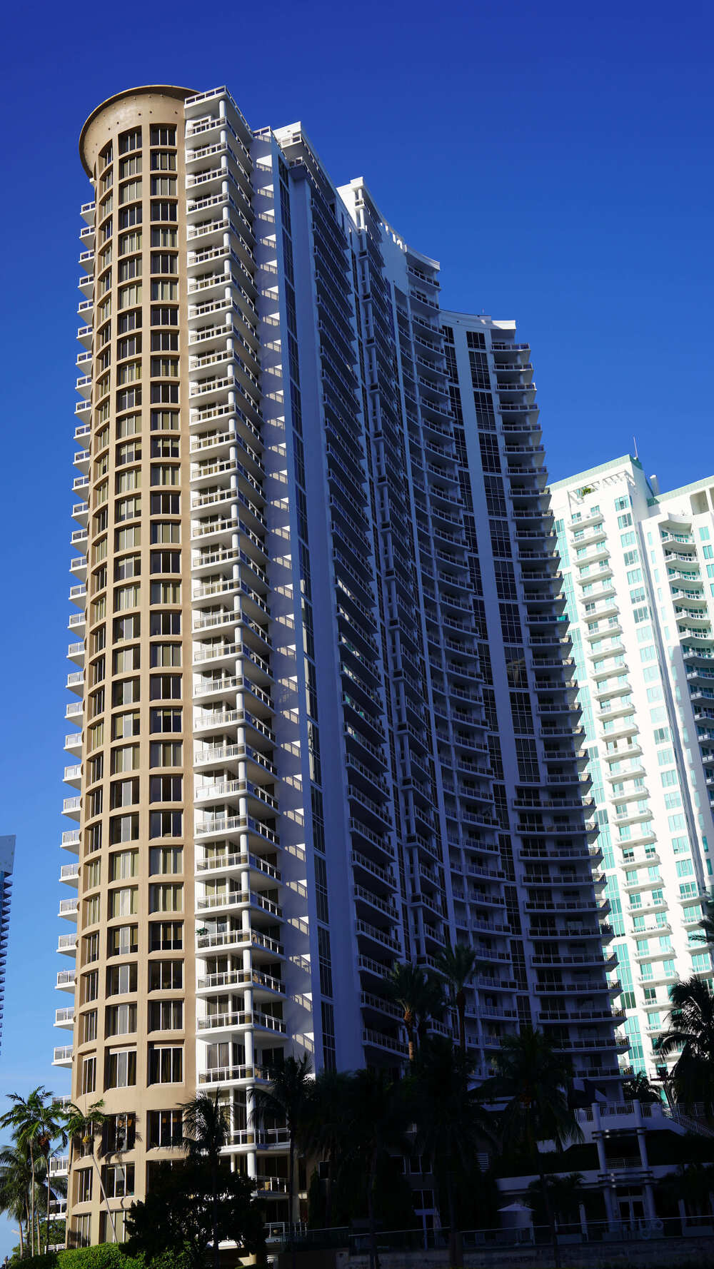 Carbonell condo main photo