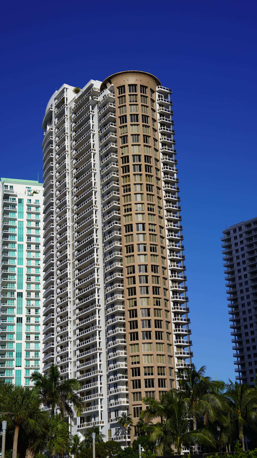 Carbonell condo photo 3