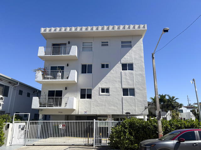 Carlyle Condo photo 2