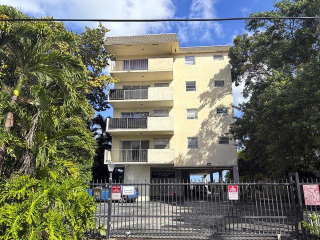 Chateau Biscayne Condo photo 2