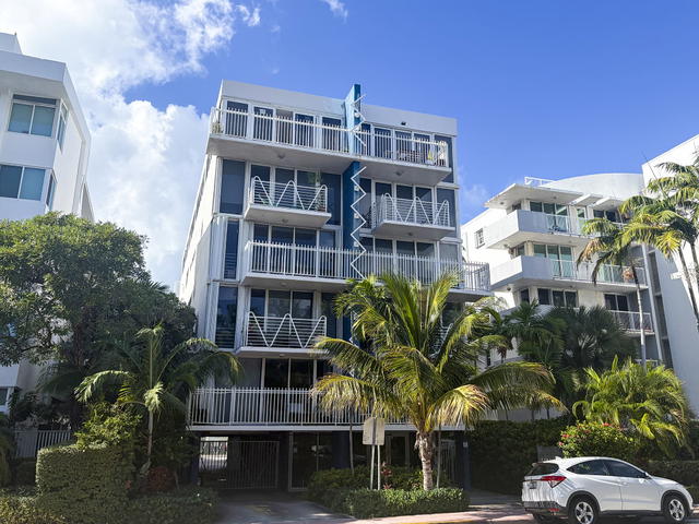 Collins Park Condo photo 2