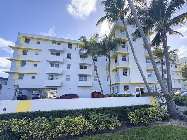 Coral Bay Club Condo photo 2