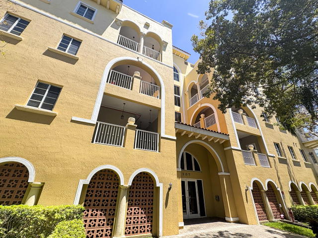 107 Mendoza Condominium main photo