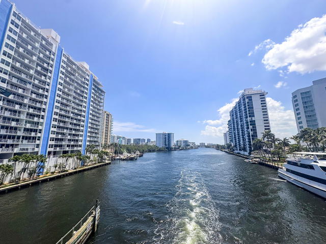 Corinthian On The Intraco  photo 2