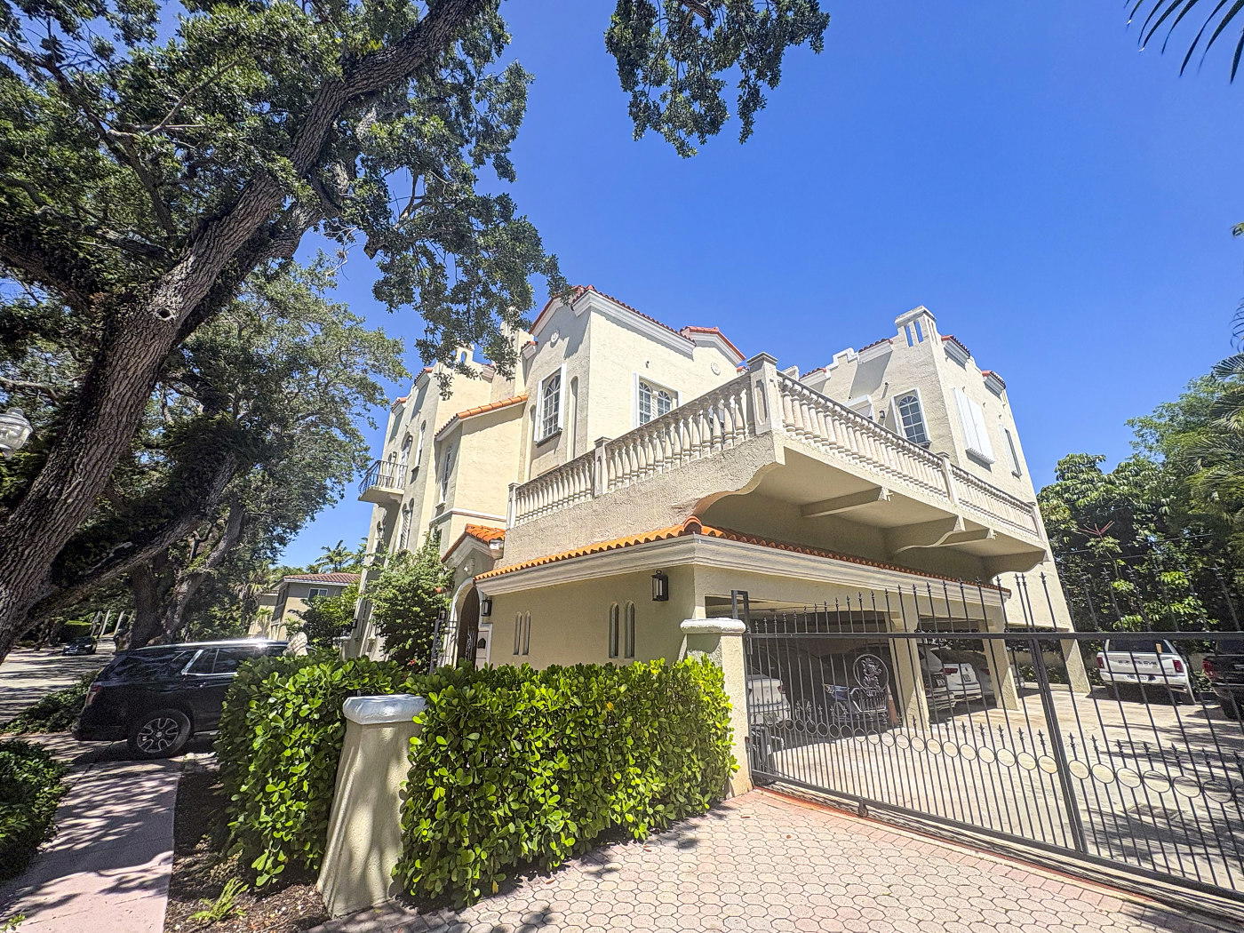 Dakota Condo