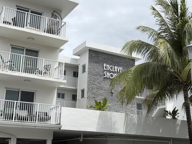Enclave Shores Condo photo 2