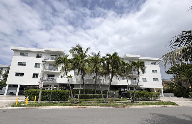 Enclave Shores Condo photo 3