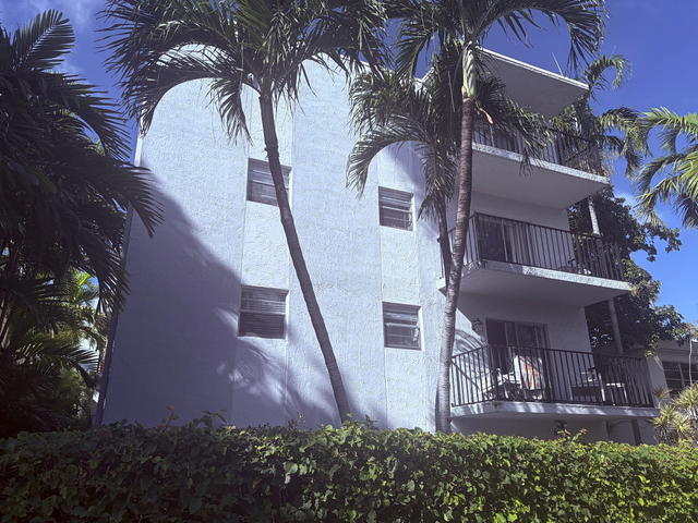 Euclid Plaza Condo photo 2