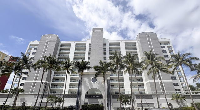 Golden Bay Club Condo photo 3