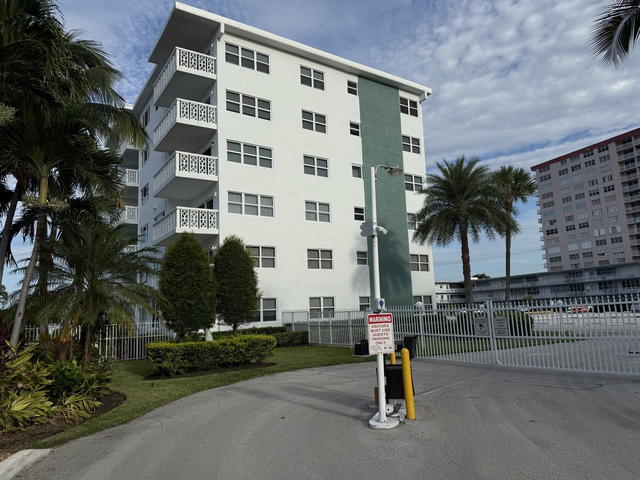 Golden Bay Towers  photo 3