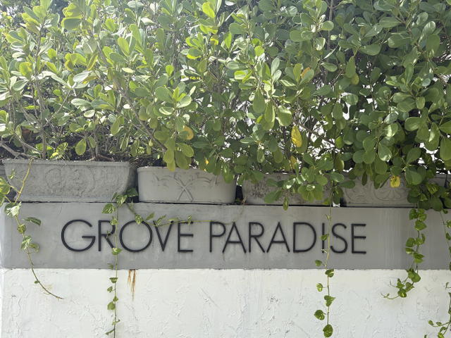 Grove Paradise Condo photo 2