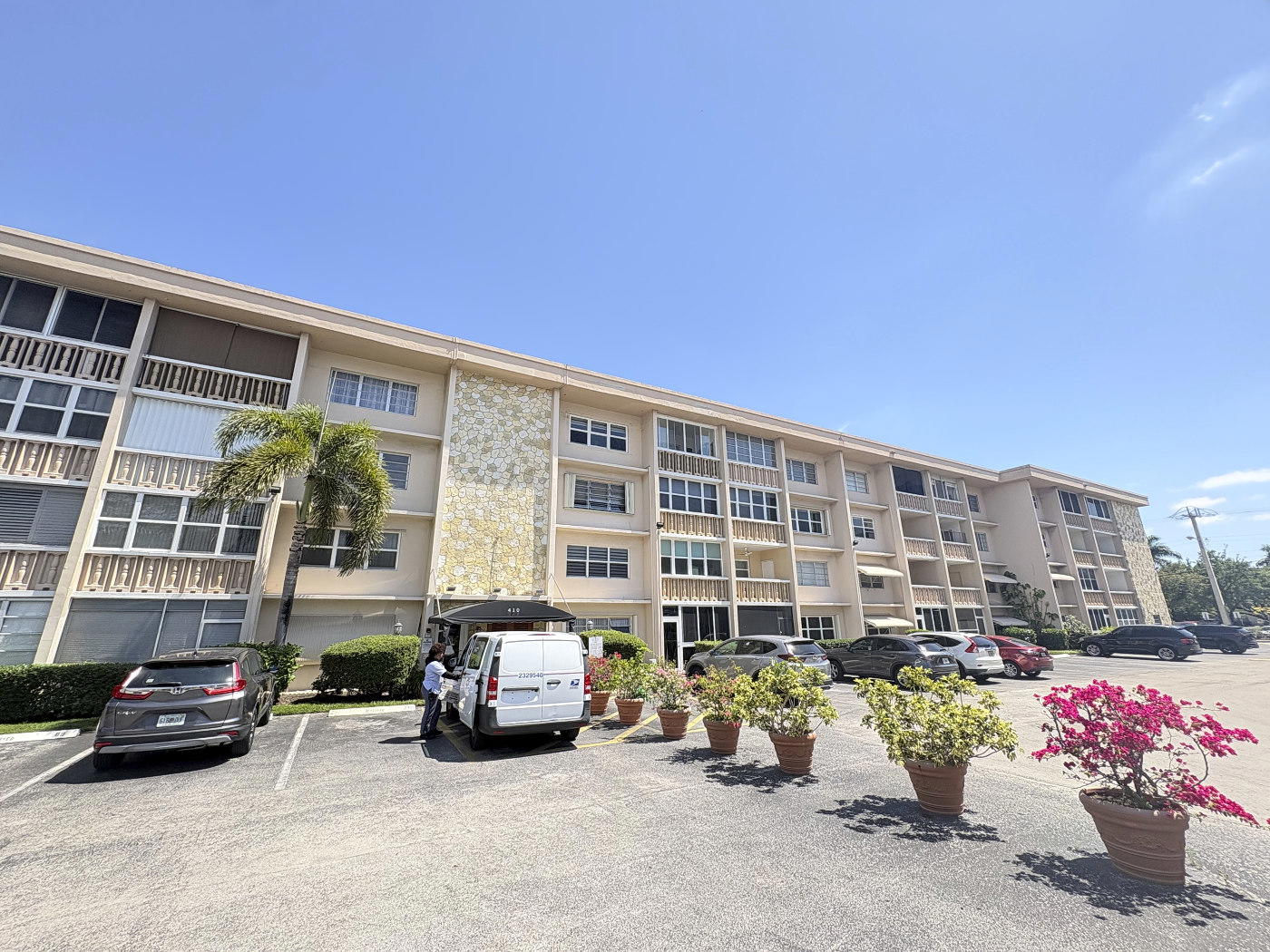 Gulfstream Garden - 1