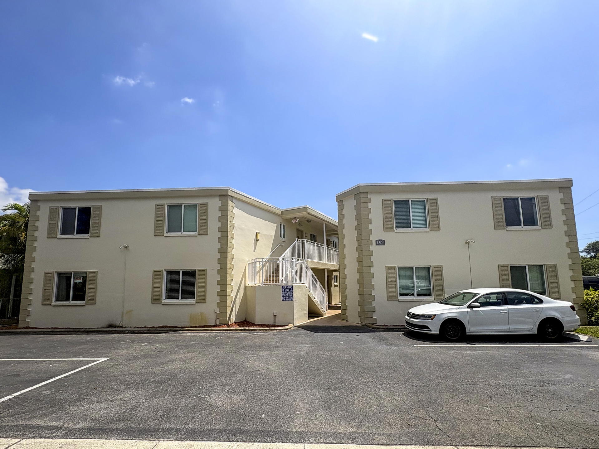 Harbordale Breezes Condo