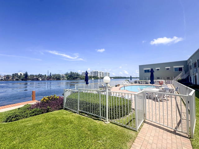Harbour East  photo 3