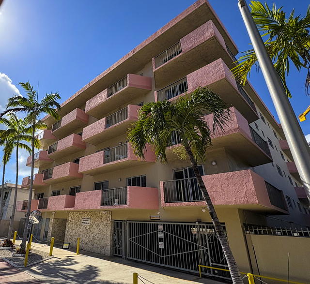 Harding Gardens Condo photo 2