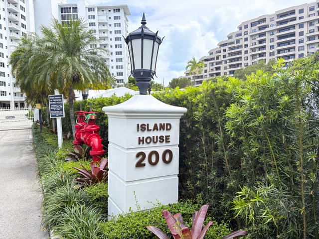 Island House Condo photo 2