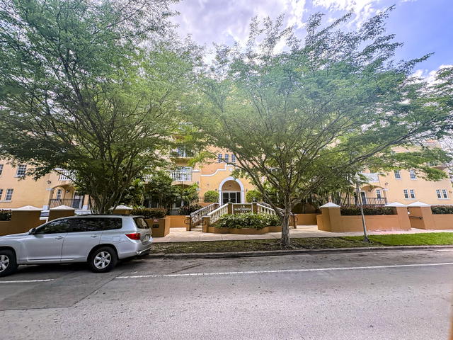 La Hacienda in the Gables  photo 2