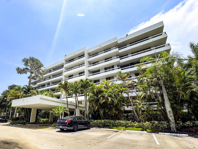 La Residence Condo photo 3