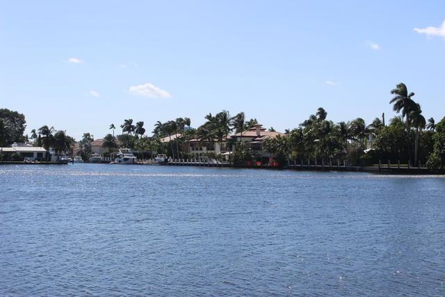Lake Shore Condo photo 2