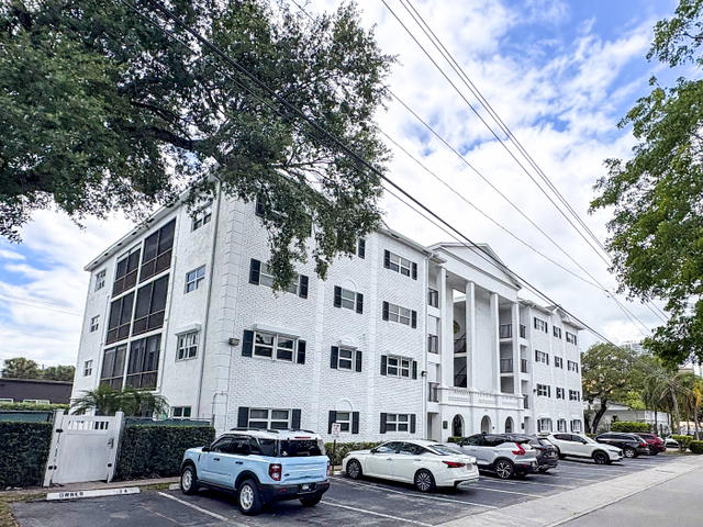 Las Olas Manor  photo 2