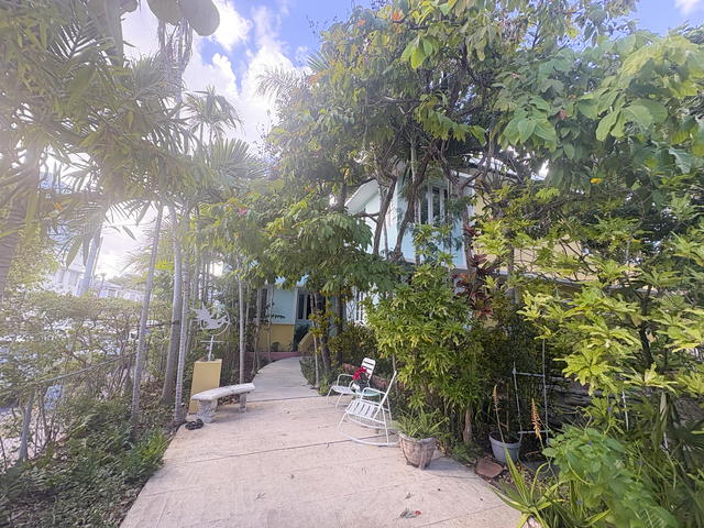 Lenox House Condo photo 3