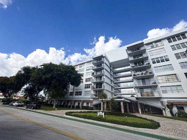 Longwood Towers Condo photo 3