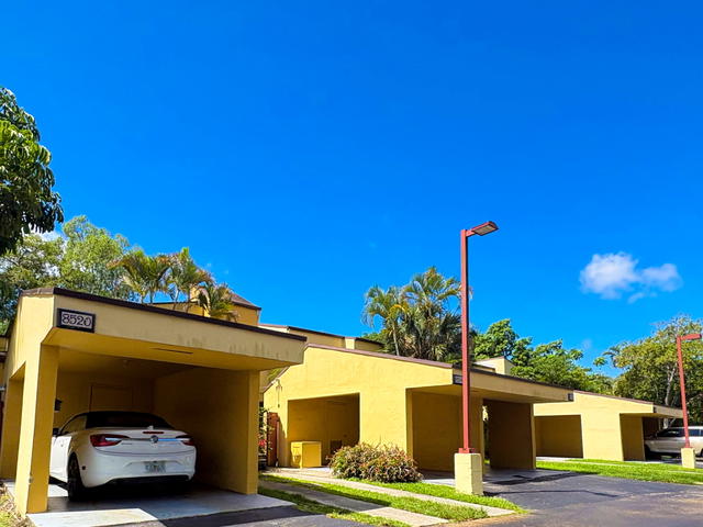 Malibu Townhouses  photo 3