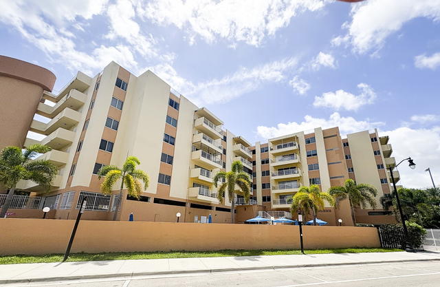 Marbella Tower Condo photo 2