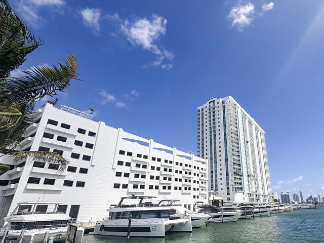 Marina Palms Yacht and Residences  photo 2