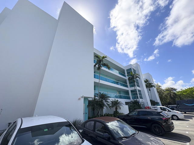Milana Condo photo 2
