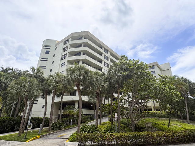 Ocean Lane Plaza  photo 2