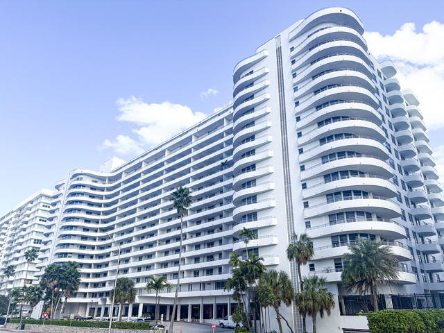 Oceanside Plaza  photo 3
