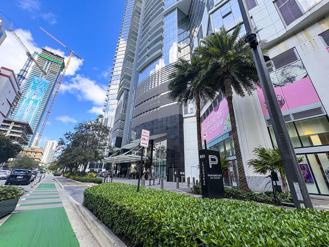 Paramount Miami Worldcenter  photo 3