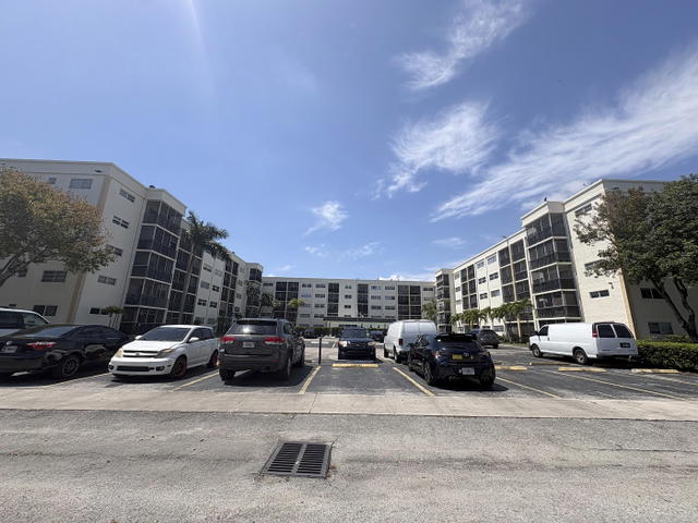 Parkside Towers Condo photo 2